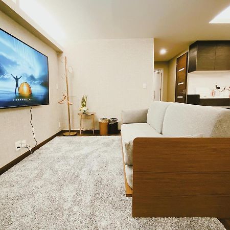 Cherry Blooming Tokyo- All Suite Boutique Hotel 东京伊樱里-中央区全套房艺术酒店 Екстер'єр фото