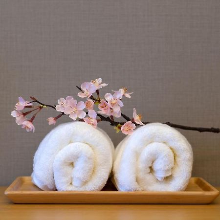 Cherry Blooming Tokyo- All Suite Boutique Hotel 东京伊樱里-中央区全套房艺术酒店 Екстер'єр фото