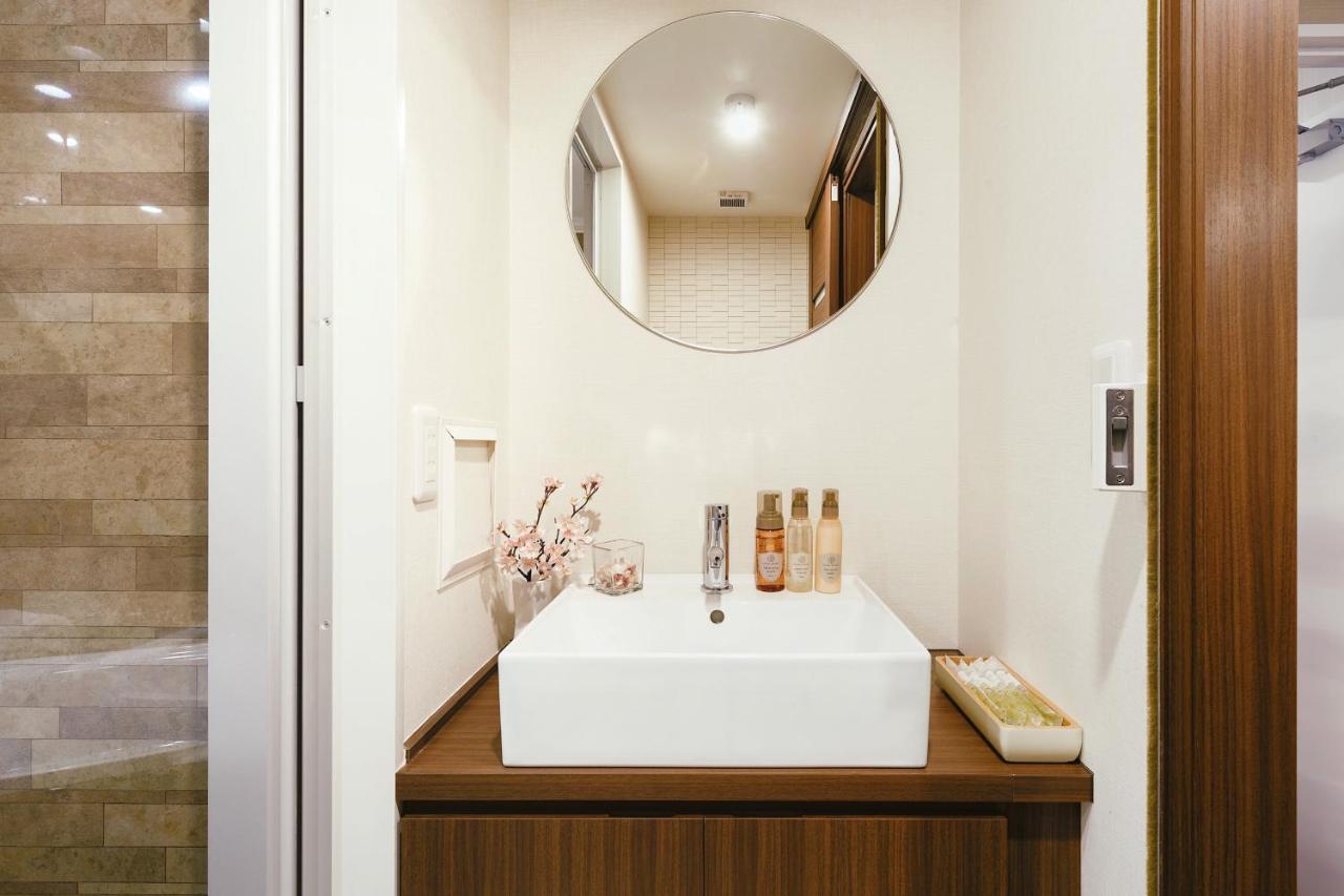 Cherry Blooming Tokyo- All Suite Boutique Hotel 东京伊樱里-中央区全套房艺术酒店 Екстер'єр фото