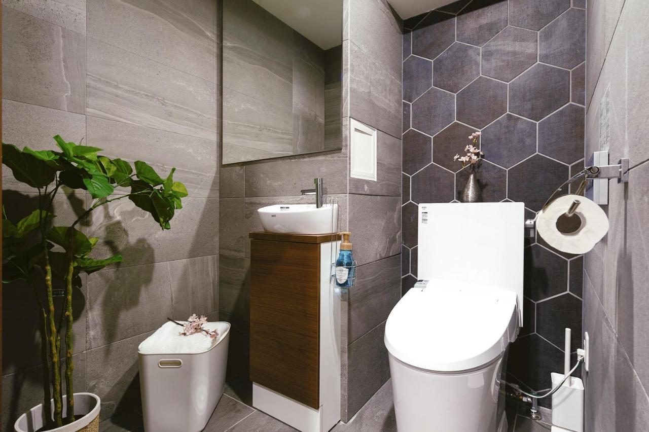 Cherry Blooming Tokyo- All Suite Boutique Hotel 东京伊樱里-中央区全套房艺术酒店 Екстер'єр фото