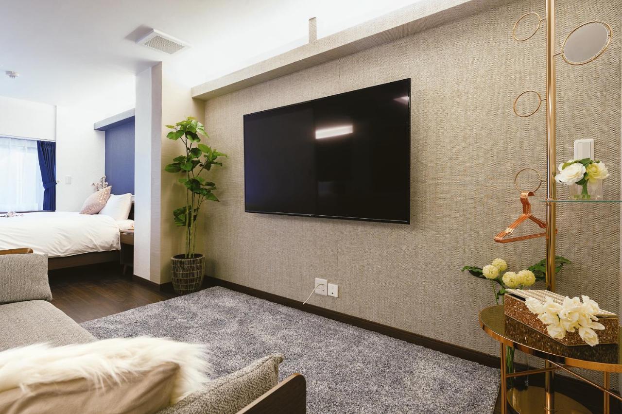 Cherry Blooming Tokyo- All Suite Boutique Hotel 东京伊樱里-中央区全套房艺术酒店 Екстер'єр фото
