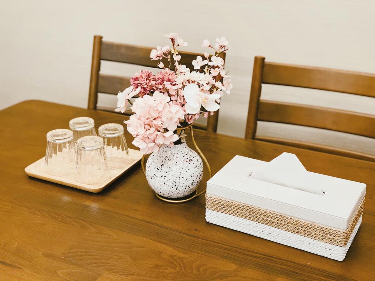 Cherry Blooming Tokyo- All Suite Boutique Hotel 东京伊樱里-中央区全套房艺术酒店 Екстер'єр фото